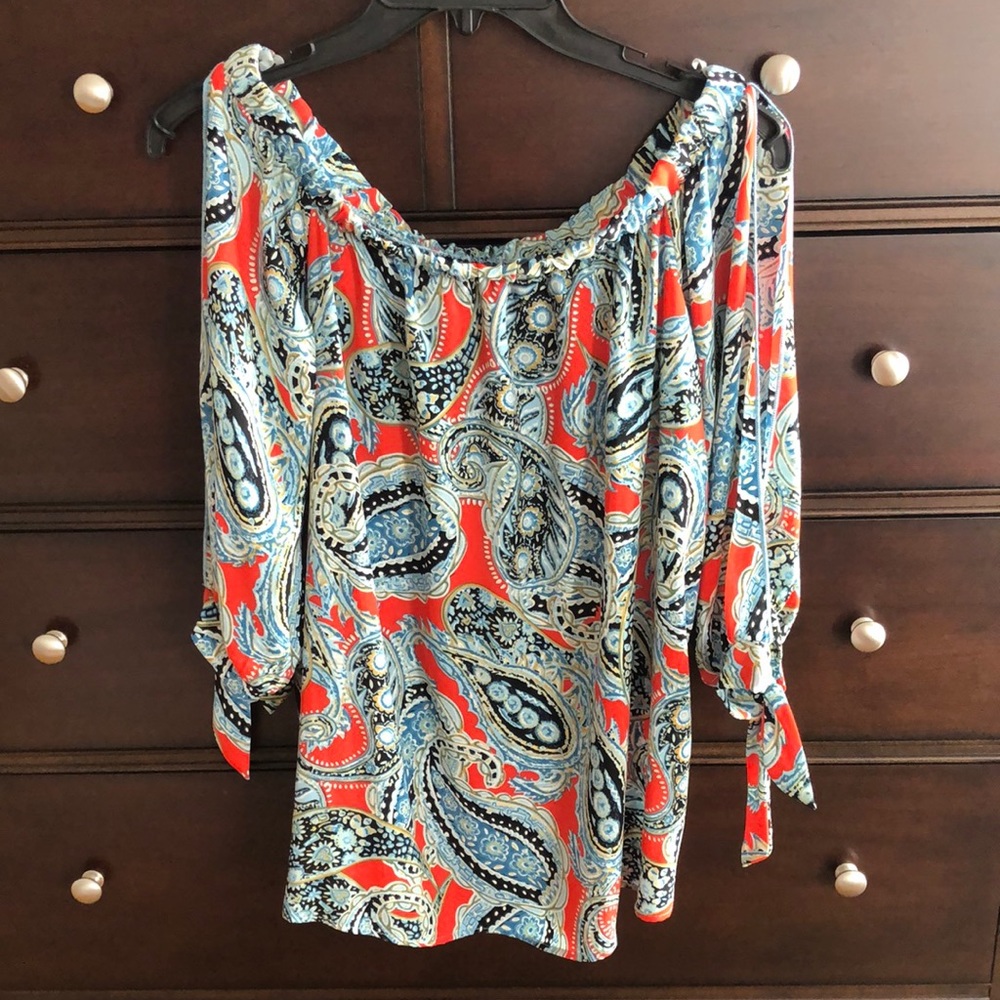 Tyche Off-Shoulder Blouse - Picture 1 of 12